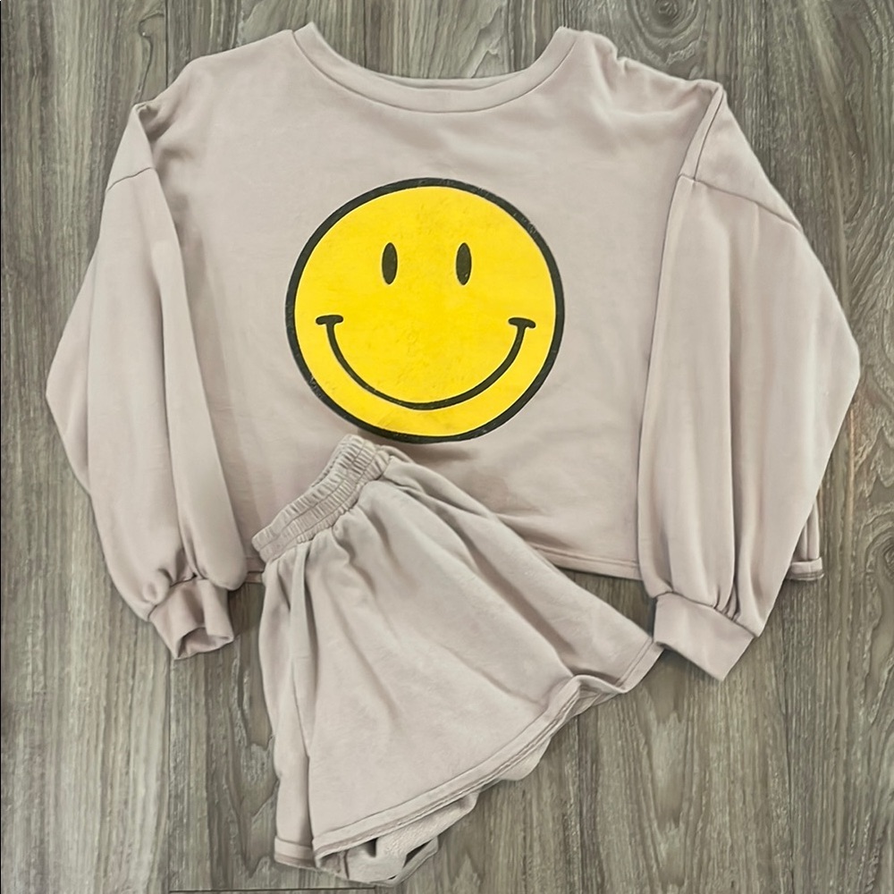 Beige Smiley Face lounge Set